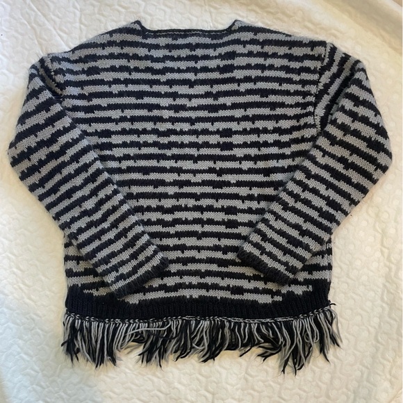 Wonderly Women’s Drop Shoulder Sweater w/ Fringe Bottom Detail Small Knit Fuzzy - Picture 7 of 7